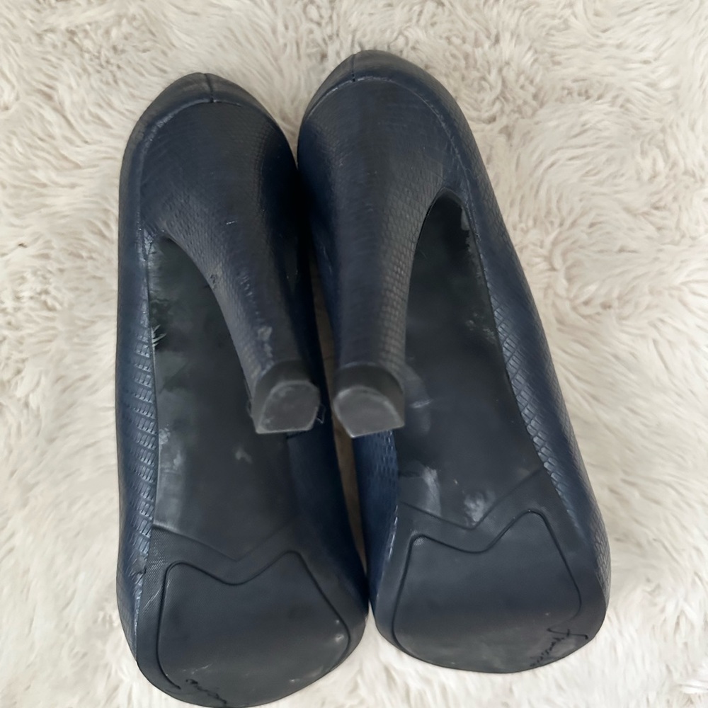 Shoes - Picture 4 of 7